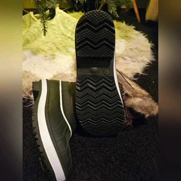 Brown with fur lace up women's boots size 7 - Picture 9 of 10